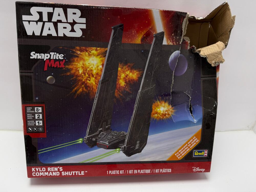 Star Wars Kylo Rens Command Shuttle Revell SnapTite Max Model Kit NIB Box Damage